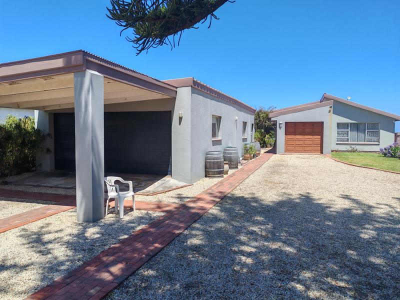 4 Bedroom Property for Sale in Sandbaai Western Cape